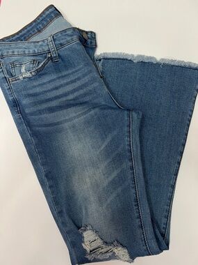 Frayed Hem Distressed Blue Wide-Leg Jeans